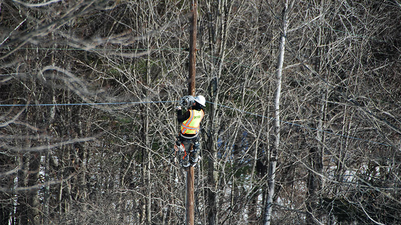 Contract to extend community-owned fiber network in five southern Vermont towns.